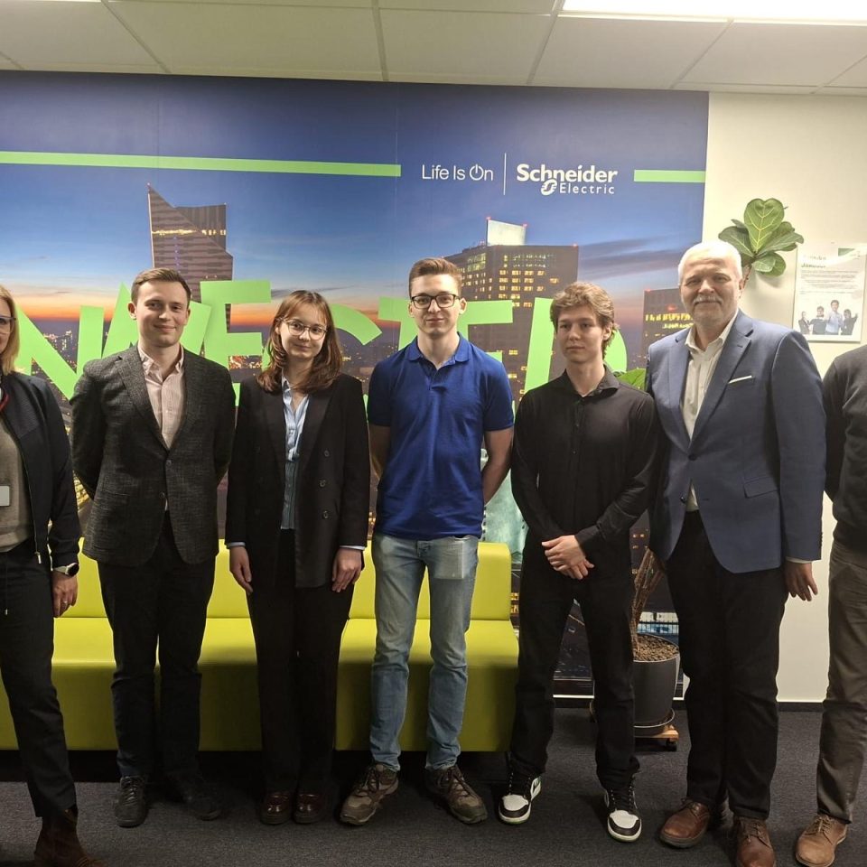 Studencki Projekt Badawczy Instytut Elektroenergetyki W i Schneider Electric